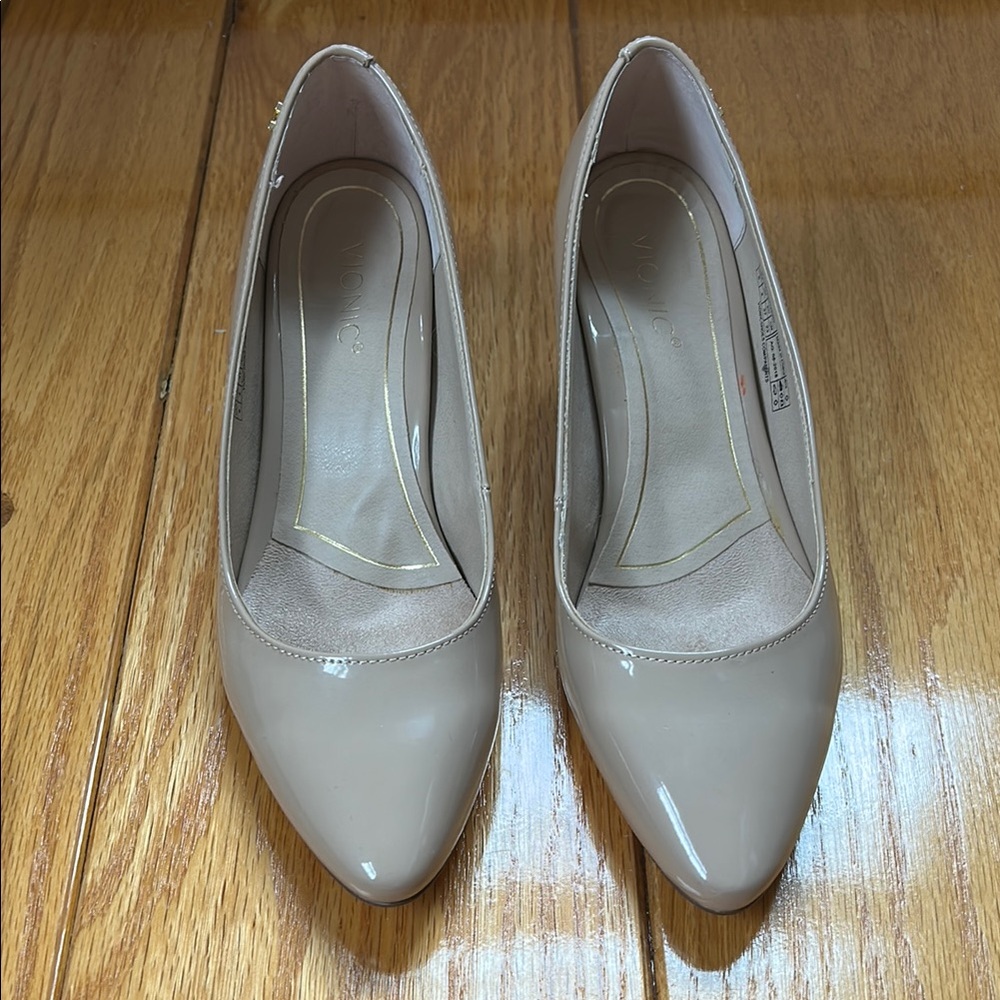 Women's Beige Pumps